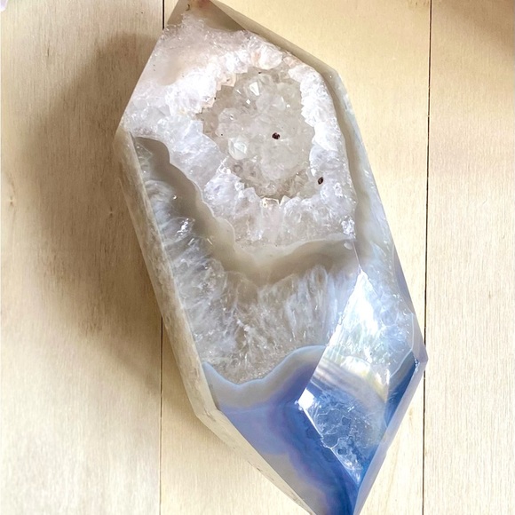 Large Double Terminated Agate Point with Druzy Pocket - Picture 8 of 8